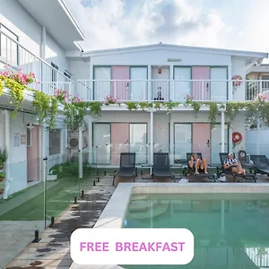Surf Boutique Backpackers - Free Breakfast ゴールドコースト