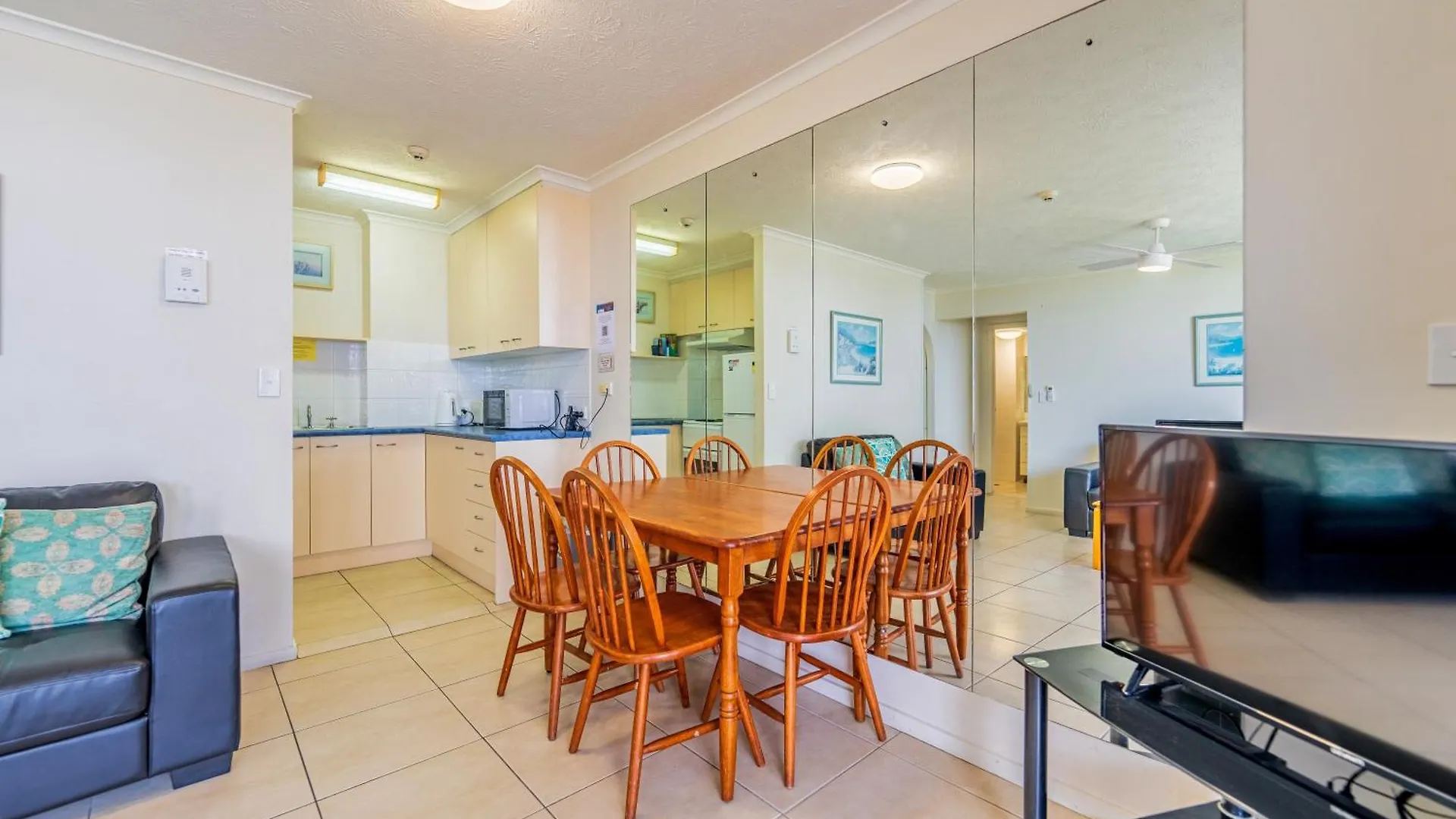 *** Aparthotel Olympus Beachfront Apartments Gold Coast Australia